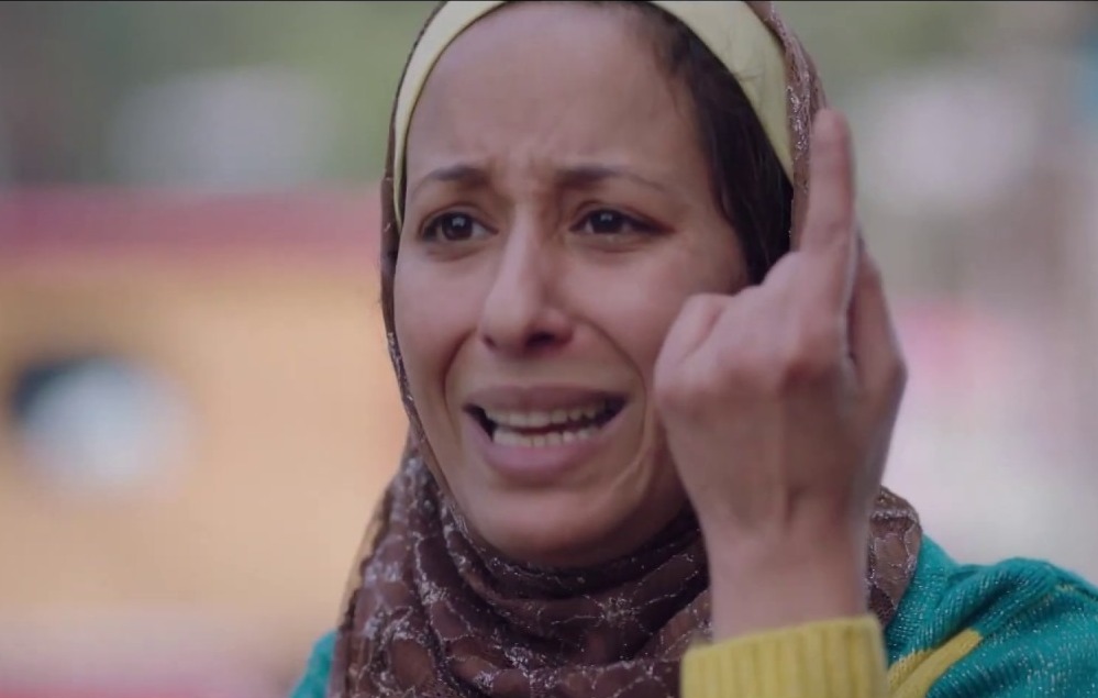 الفنانة دنيا ماهر تدعم مستشفى 25 يناير