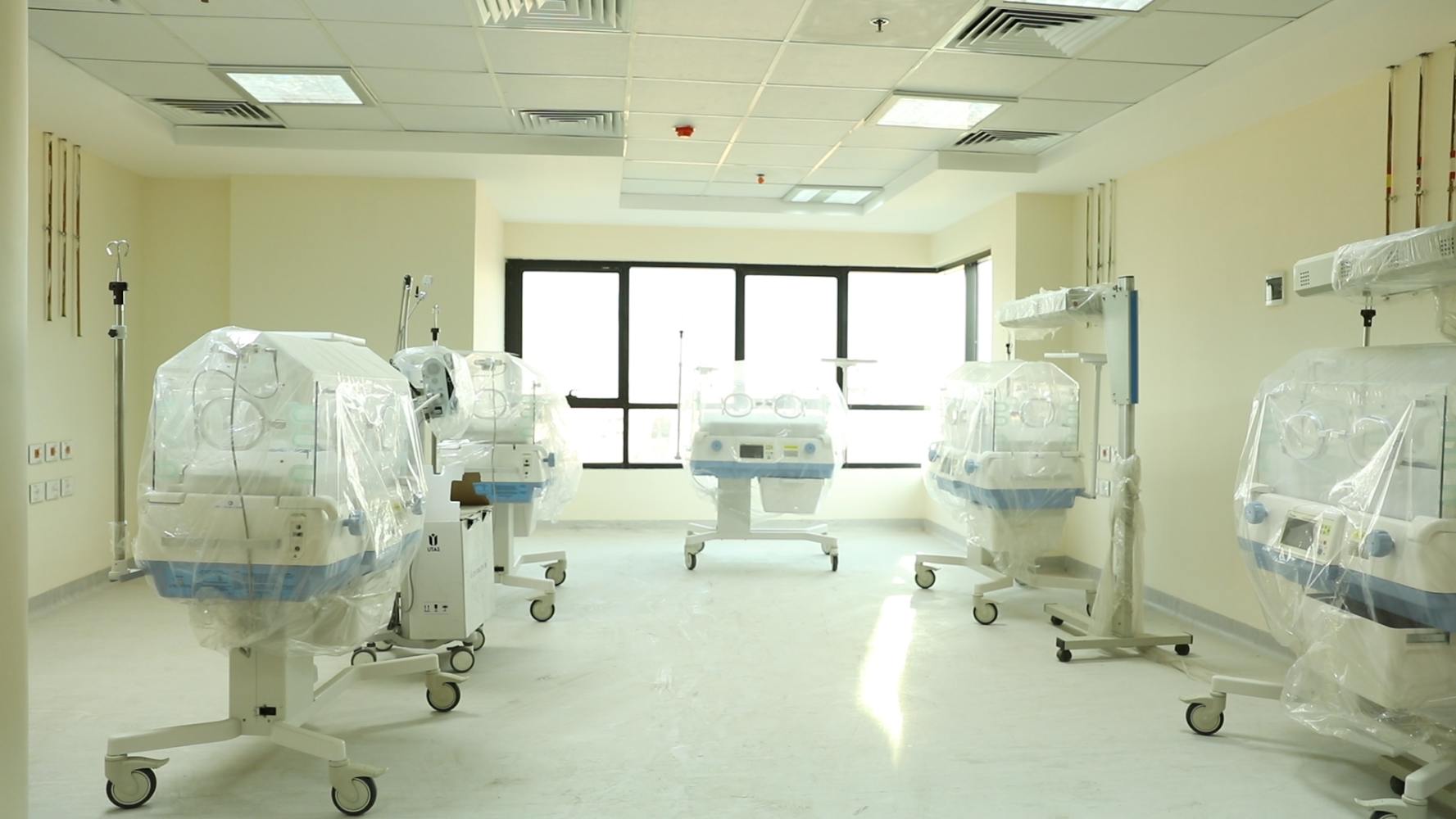 قسم الحضانات ركن اساسي تقوم عليه مستشفي 25 يناير حيث تعاني القرية من نقص حاد في حاضنات الأطفال وان وجدت تكون الأسعار مرتفع.