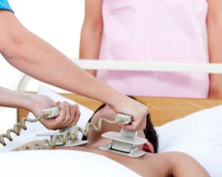 نحتاج لجهازي صدمات لإنشاء وحدة رعاية مركزة لمواجهة فيروس الكورونا