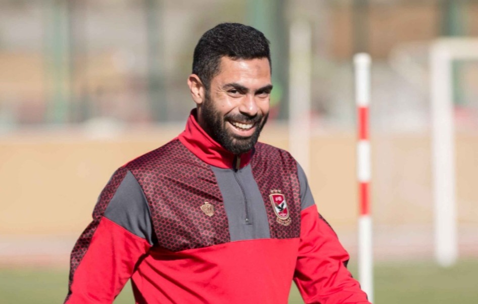 الكابتن أحمد فتحي نجم كابتن منتخب مصر يدعم مستشفى 25 يناير