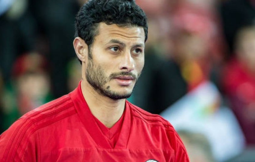 الكابتن محمد الشناوي يدعم مستشفى 25 يناير